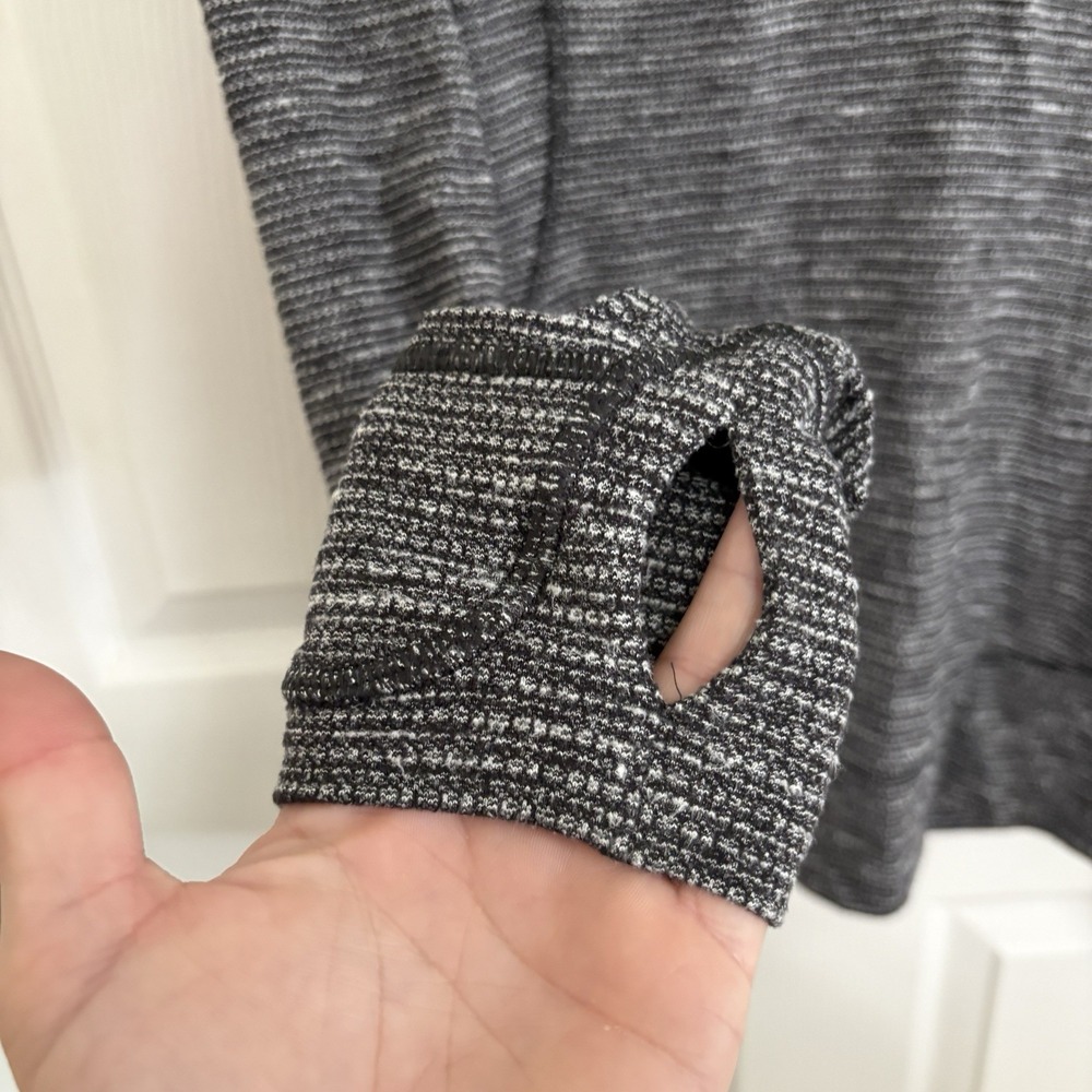 Lululemon Think Fast Dark Gray Sweater Pullover Zip Size 2 / XS Quarter Zip - Picture 2 of 7